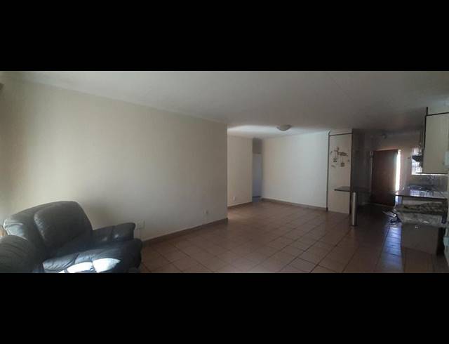 3 BEDROOM TOWNHOUSE FOR SALE IN ROOIHUISKRAAL NORTH